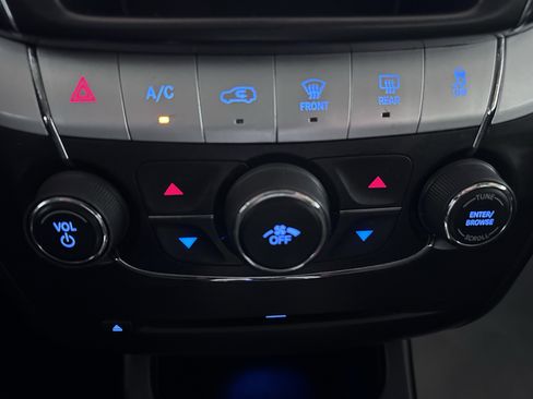 Used 2019 Dodge Journey SE FWD image 41