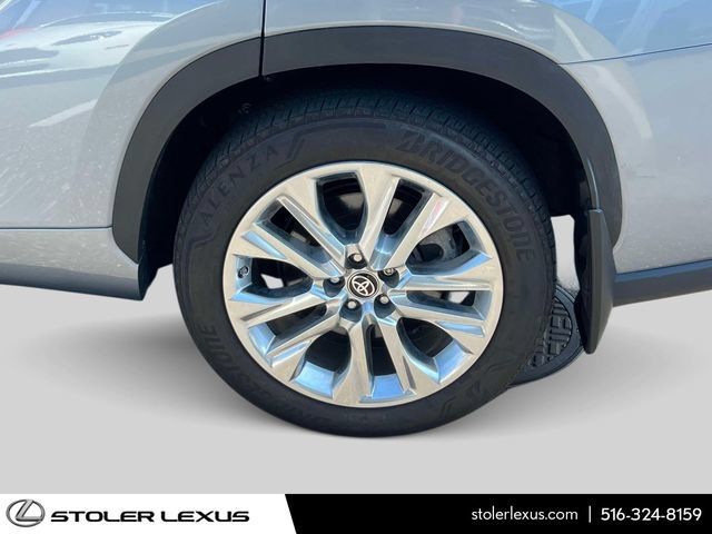 Used 2023 Toyota Highlander Limited AWD/4WD image 10