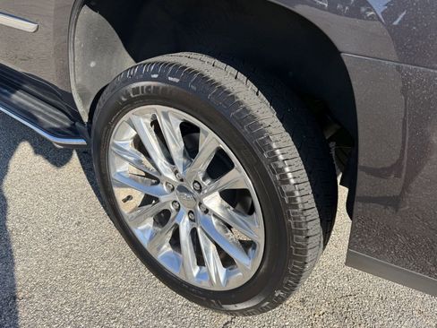 Used 2017 Cadillac Escalade Luxury AWD/4WD image 11