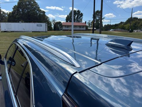 Used 2025 Cadillac XT4 Premium Luxury image 7