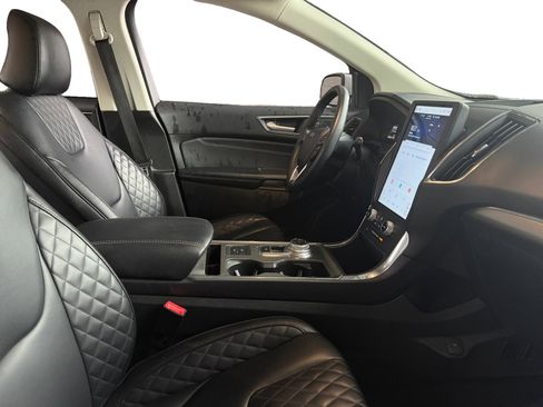 Used 2024 Ford Edge Titanium image 12