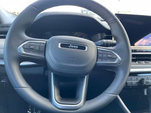 Used 2025 Jeep Compass Limited image 28