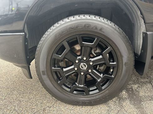 Used 2018 Nissan Titan SL w/ Midnight Edition image 30