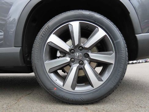 New 2025 Honda Pilot Touring image 9