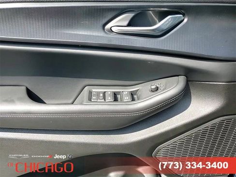 New 2025 Jeep Grand Cherokee Laredo image 12