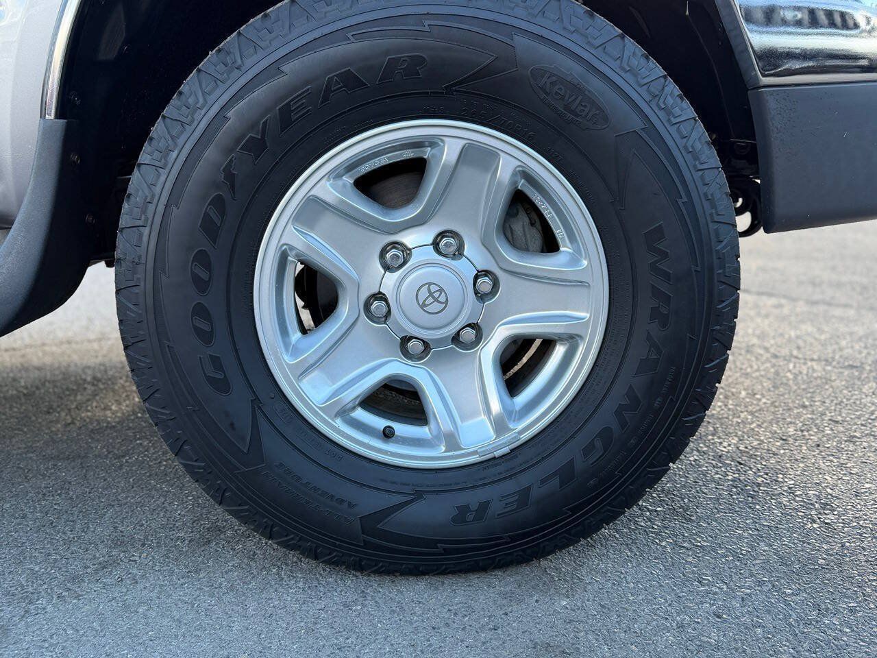 Used 2002 Toyota 4Runner SR5 AWD/4WD image 24