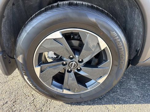 Used 2025 Nissan Rogue SV image 9