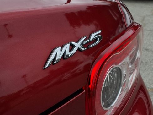 Used 2015 MAZDA MX-5 Miata Grand Touring w/ Premium Package RWD image 17