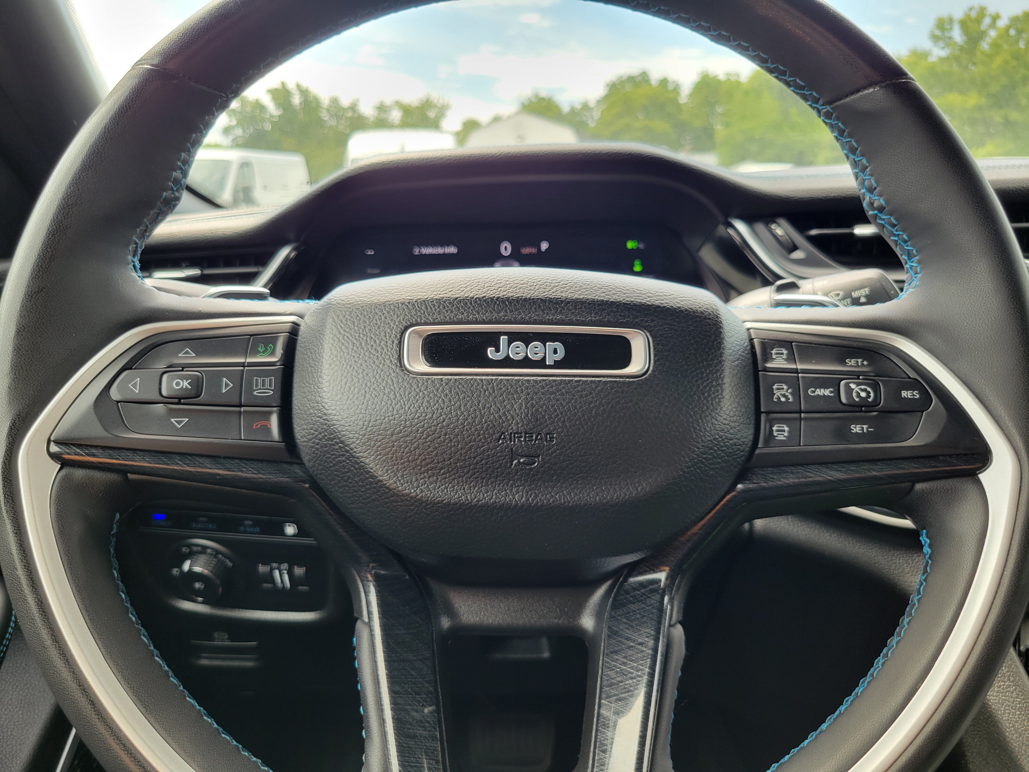 Used 2023 Jeep Grand Cherokee Trailhawk AWD/4WD image 8