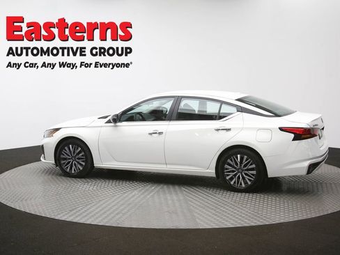 Used 2025 Nissan Altima 2.5 SV FWD image 61