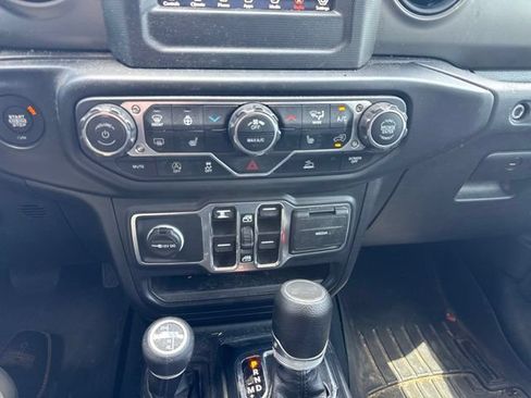 Used 2022 Jeep Wrangler Unlimited Sport AWD/4WD image 12