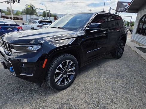 Used 2022 Jeep Grand Cherokee Overland AWD/4WD image 6