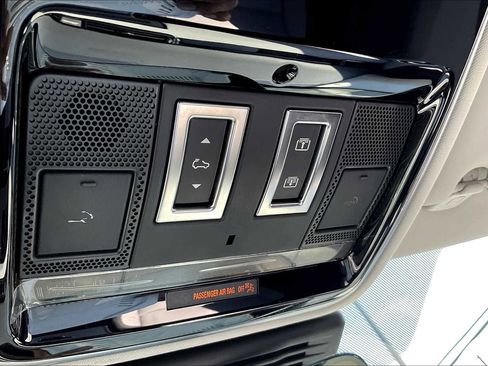 Used 2025 Land Rover Range Rover Velar S image 36