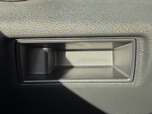 Used 2025 Nissan Versa SV FWD image 32