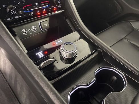 Certified 2025 Jeep Grand Cherokee L Limited w/ Black Appearance Package AWD/4WD image 21