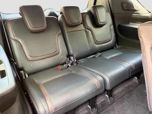 Used 2025 Nissan Armada SL AWD/4WD image 28