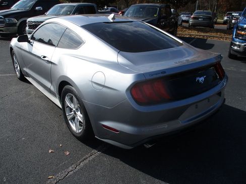 Used 2022 Ford Mustang Coupe image 3
