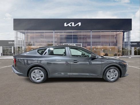 New 2025 Kia K4 LX image 9