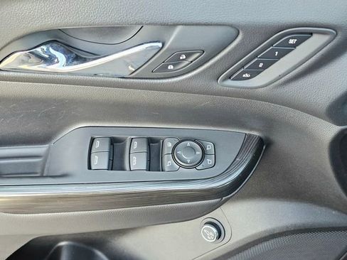 Used 2023 GMC Acadia SLT w/ Technology Package image 23