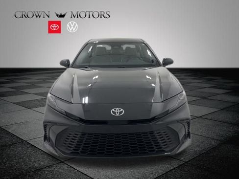 Used 2025 Toyota Camry SE image 2
