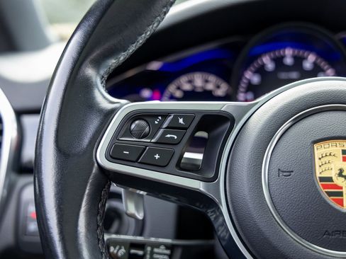 Certified 2023 Porsche Cayenne Platinum Edition w/ Performance Package image 30