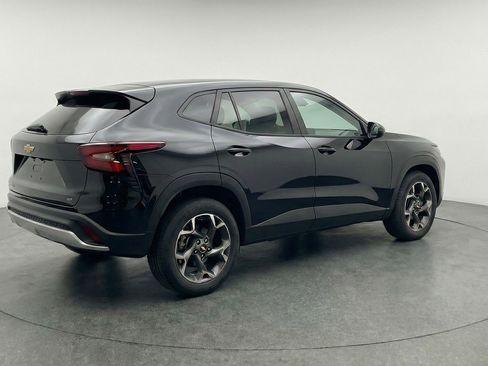 Used 2025 Chevrolet Trax LT FWD image 9