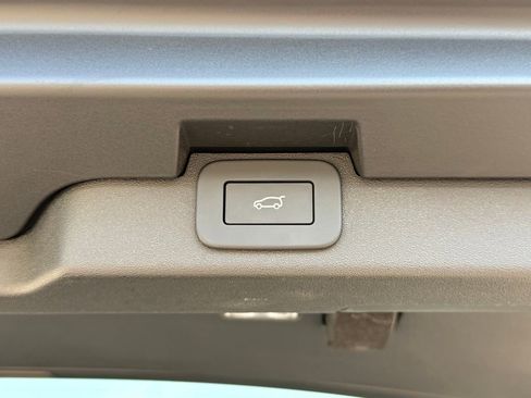 Certified 2025 Land Rover Discovery Dynamic SE AWD/4WD image 41