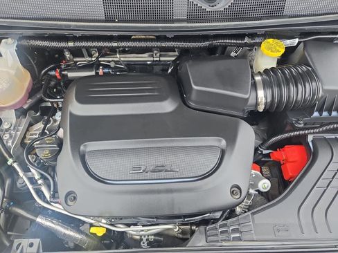 Used 2023 Chrysler Pacifica Touring-L image 14