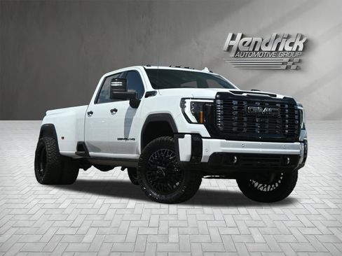 Used 2026 GMC Sierra 3500 Denali Ultimate w/ LPO, Black Badging Package AWD/4WD image 2