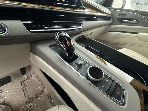Used 2023 Cadillac Escalade Premium Luxury Platinum w/ Heavy-Duty Trailer Package image 18