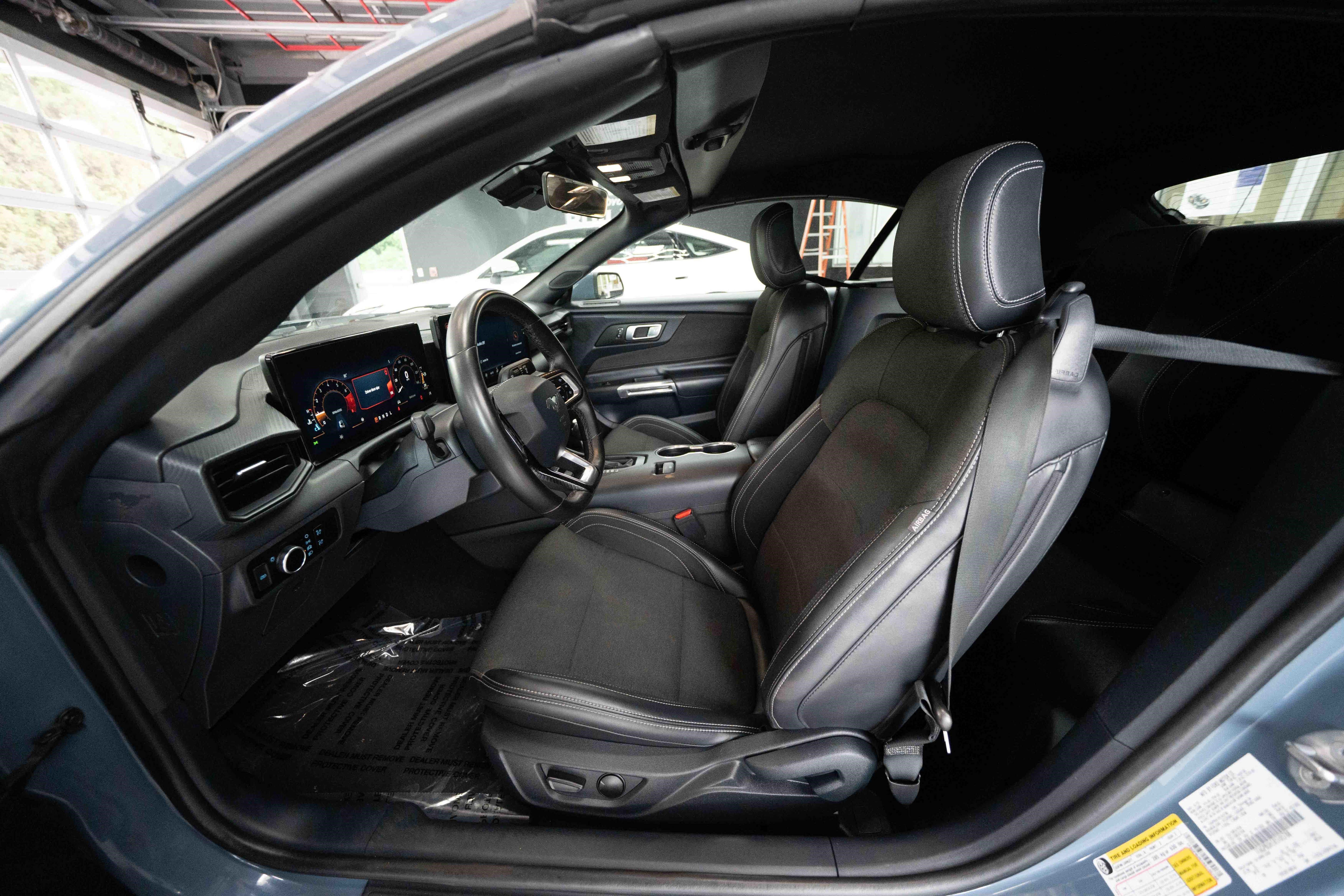 Used 2024 Ford Mustang Convertible RWD image 9