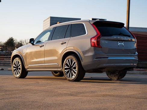 Certified 2025 Volvo XC90 T8 Plus w/ Protection Package Premier image 5