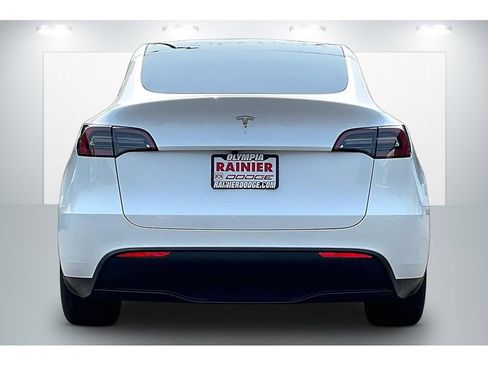 Used 2025 Tesla Model Y Long Range RWD image 4