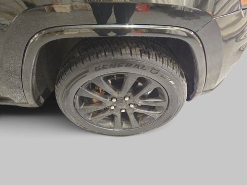 Used 2018 Jeep Grand Cherokee Altitude image 37