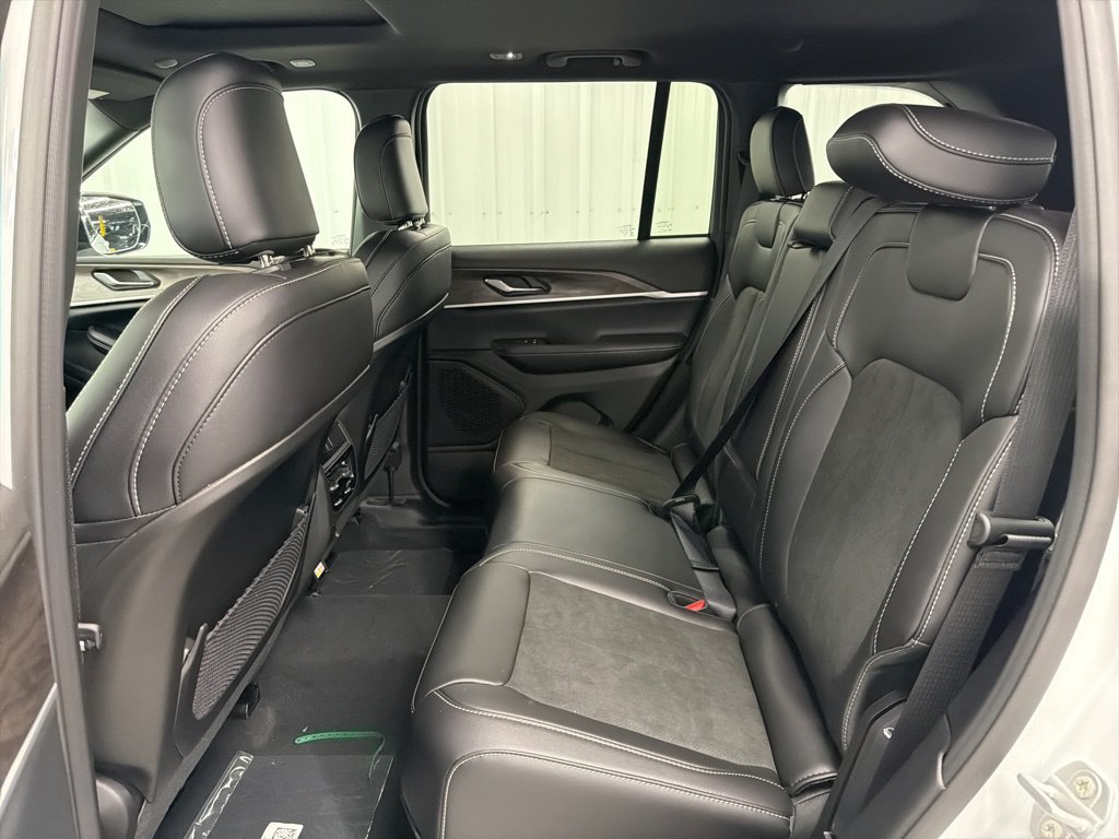 New 2026 Jeep Grand Cherokee Altitude AWD/4WD image 11