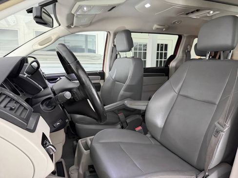 Used 2012 Volkswagen Routan SE FWD image 21
