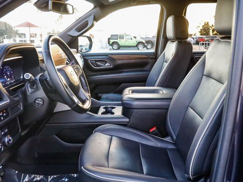 Used 2024 Chevrolet Suburban Premier image 18