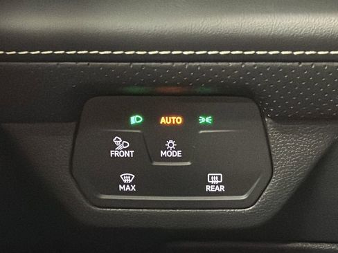Used 2024 Volkswagen Atlas SE AWD/4WD image 30
