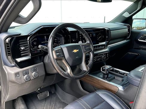 Used 2022 Chevrolet Silverado 1500 High Country w/ Z71 Off-Road Package AWD/4WD image 16
