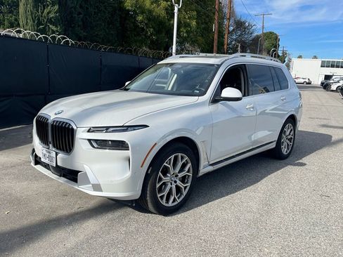 Used 2024 BMW X7 xDrive40i image 3