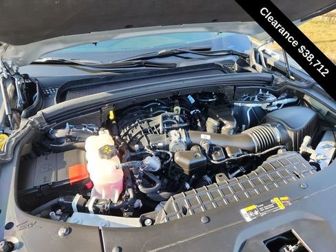 Used 2025 Jeep Grand Cherokee Limited w/ Luxury Tech Group II AWD/4WD image 13