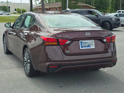Used 2025 Nissan Altima 2.5 SV FWD image 3