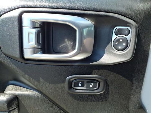 Used 2024 Jeep Wrangler Unlimited AWD/4WD image 25