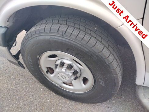 Used 2018 Chevrolet Express 2500 w/ Driver Convenience Package image 14