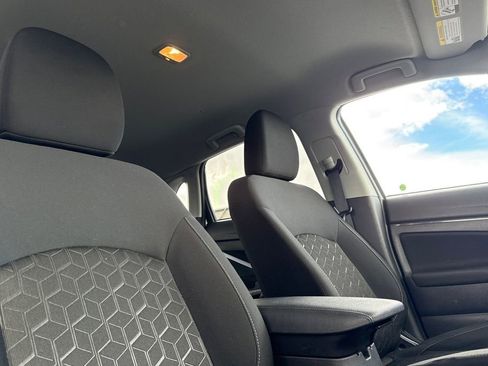 Used 2025 Mitsubishi Outlander Sport ES AWD/4WD image 17
