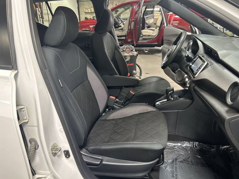 Used 2020 Nissan Kicks S image 27