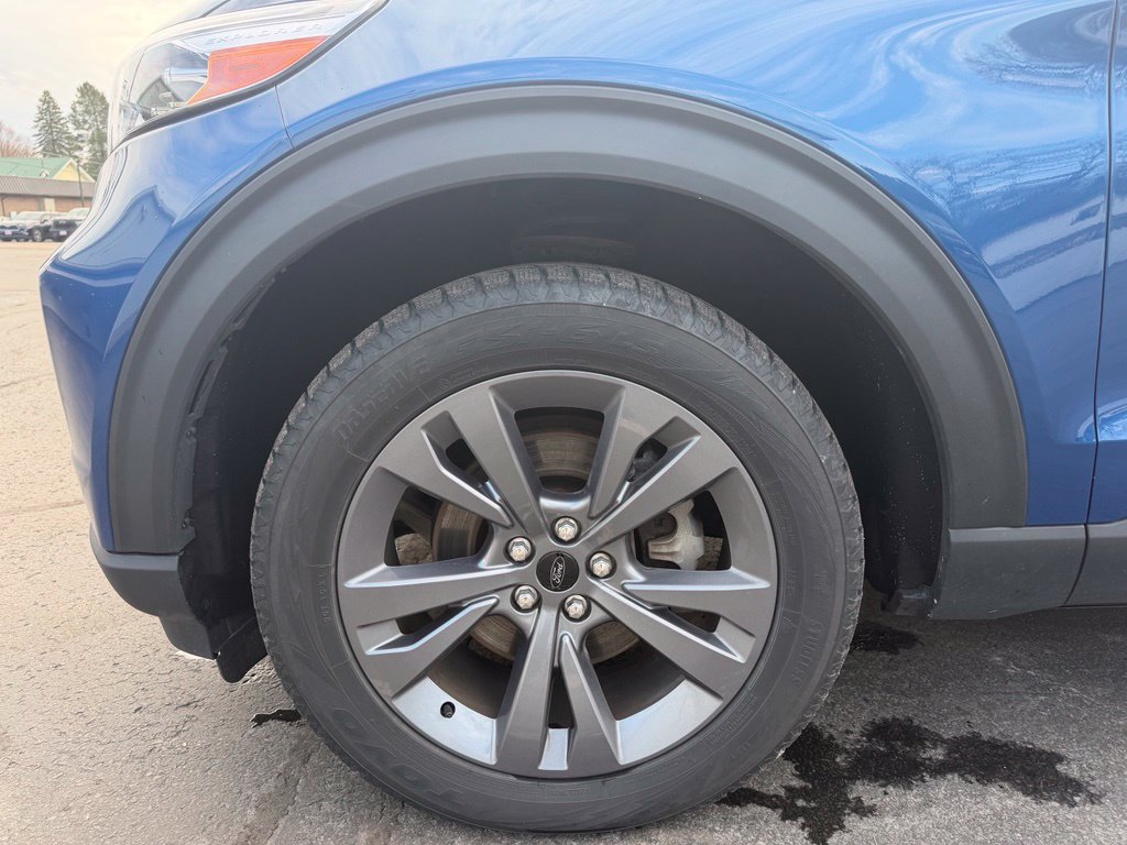 Used 2022 Ford Explorer XLT w/ Equipment Group 202A AWD/4WD image 28