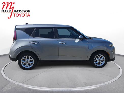Used 2024 Kia Soul LX w/ Option Group 015 FWD image 4