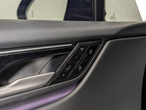 Certified 2025 Porsche Macan 4S Electric AWD/4WD image 24