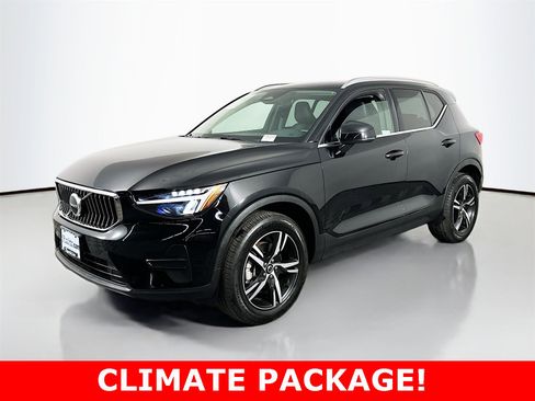 Used 2025 Volvo XC40 B5 Core image 3